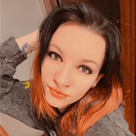 Meet your Posher, Candace - Picture 2 of 2